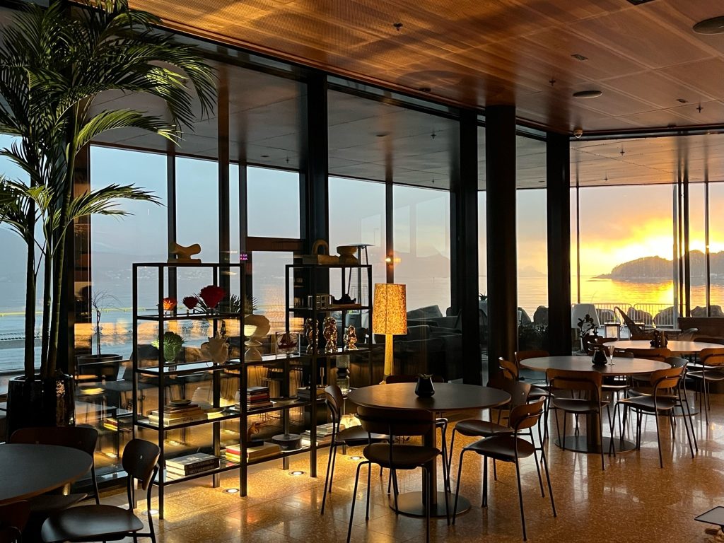 Foto av utsikt med solnedgang fra Horisont Restaurant